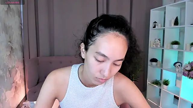 FlirtyAura online show from July 19, 2026, 3:37 am