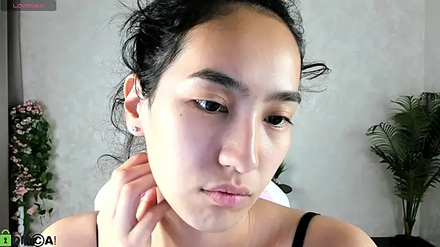 Snapshot of FlirtyAura chatting on October 13, 2025, 1:51 am FlirtyAura online show from October 13, 2025, 1:51 am