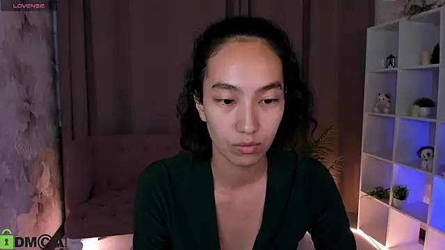 FlirtyAura online show from July 18, 2026, 3:37 am