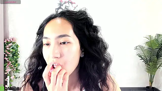 Snapshot of FlirtyAura chatting on October 9, 2025, 1:39 am FlirtyAura online show from October 9, 2025, 1:39 am