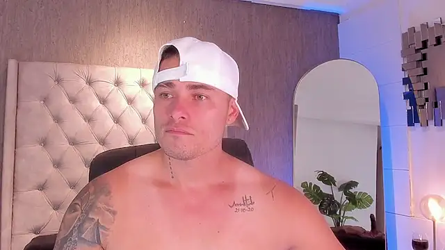 connorsmiith online show from May 1, 2026, 2:05 am