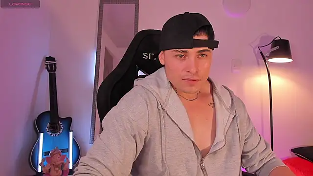 connorsmiith online show from June 14, 2026, 12:40 am