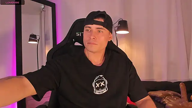 connorsmiith online show from June 21, 2026, 9:53 pm