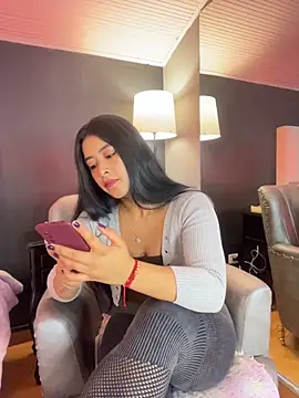 BellaFernandez   online show from May 26, 2026, 1:31 pm
