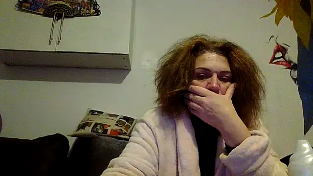 RubyyRosee online show from November 25, 2025, 6:47 am