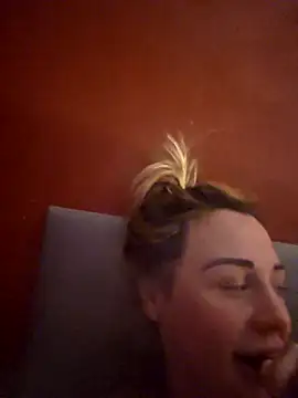 Snapshot of Sophrob96x chatting on November 27, 2025, 10:21 pm Sophrob96x online show from November 27, 2025, 10:21 pm