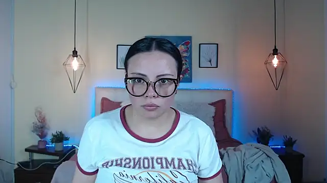 Megan 05  online show from June 19, 2026, 6:47 pm
