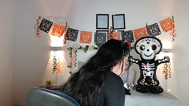 Megan 05  online show from November 1, 2025, 6:02 pm