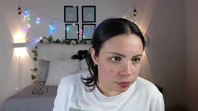 Megan 05  online show from April 28, 2026, 6:45 pm
