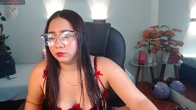 tinisweet online show from May 4, 2026, 6:11 pm