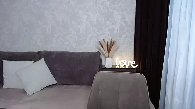 IrisJones online show from September 26, 2025, 10:33 am