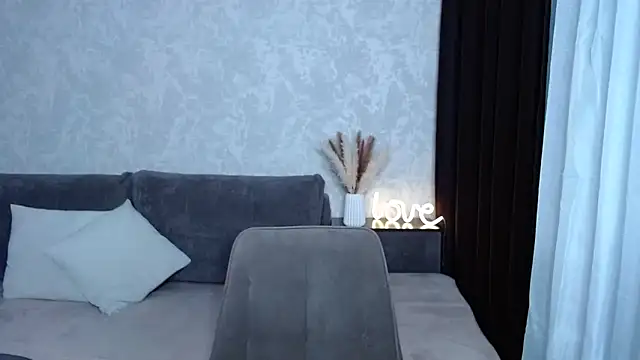 IrisJones online show from October 14, 2025, 4:57 am