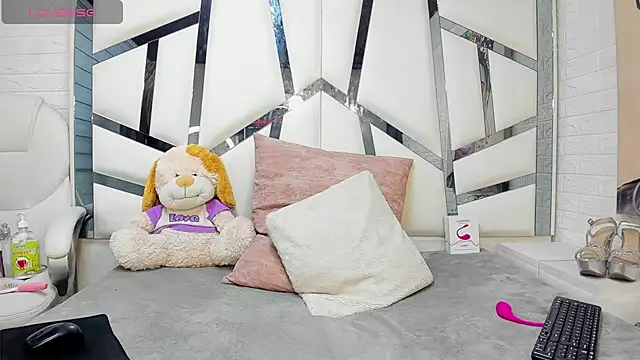 jazmin waked online show from September 29, 2025, 2:29 am