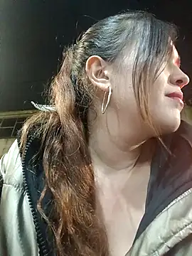 Snapshot of miss_berlyn chatting on December 5, 2025, 2:32 am miss berlyn online show from December 5, 2025, 2:32 am