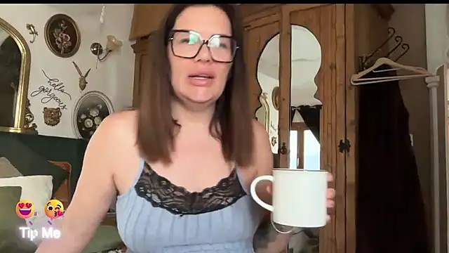 Snapshot of _Melia_ chatting on June 24, 2026, 6:12 am Melia online show from June 24, 2026, 6:12 am