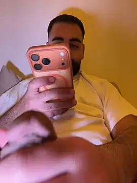 Snapshot of bignasthairy chatting on March 22, 2026, 3:32 am bignasthairy online show from March 22, 2026, 3:32 am