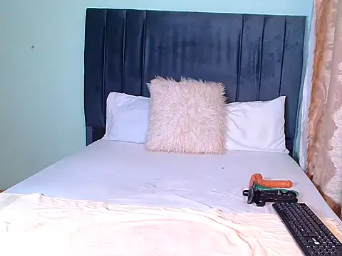 Snapshot of KINKYBOOTI22 chatting on December 14, 2025, 2:18 am KINKYBOOTI22 online show from December 14, 2025, 2:18 am