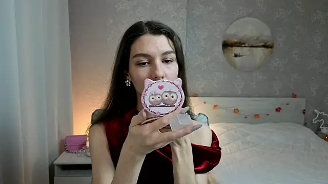 Snapshot of KellyShines chatting on December 3, 2025, 8:14 am KellyShines online show from December 3, 2025, 8:14 am