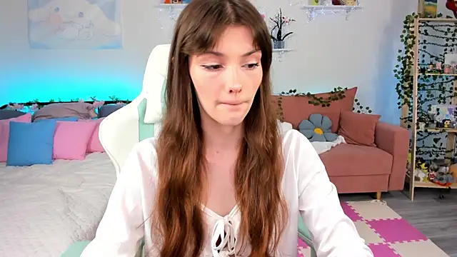 Zoe Vee online show from August 6, 2026, 3:34 am