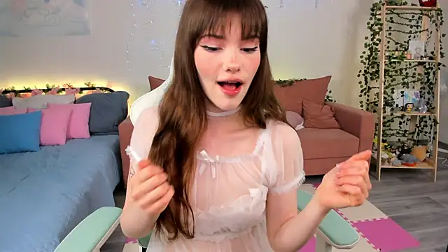Zoe Vee online show from June 24, 2026, 3:38 am