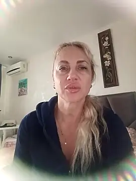 KissMiSveet online show from November 17, 2025, 10:30 am