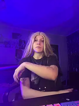 Akira-ivy online show from September 21, 2025, 9:20 pm