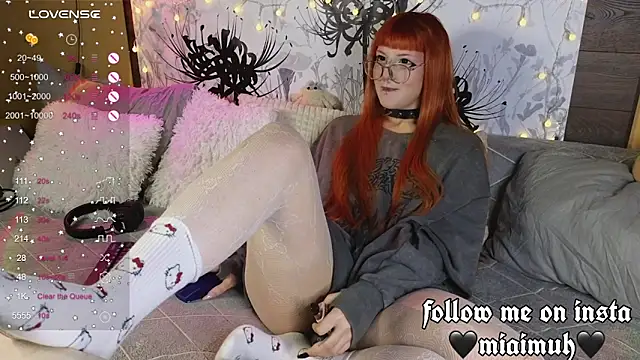 mia  yui online show from November 24, 2025, 11:49 pm