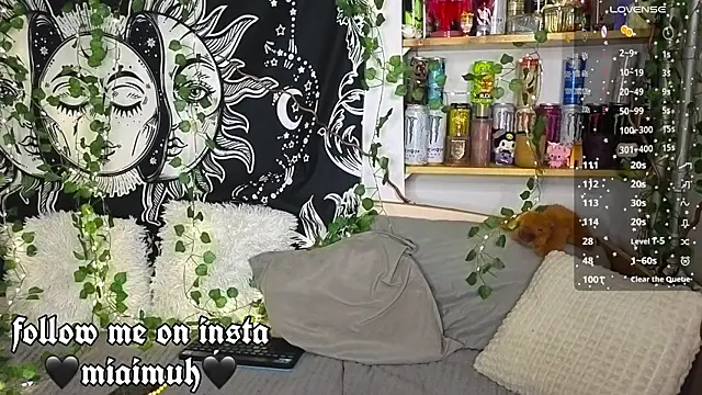 mia  yui online show from July 10, 2026, 9:59 pm