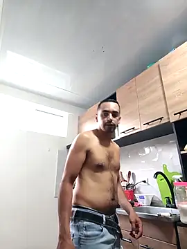 stivenlujan69 online show from February 5, 2026, 6:59 pm