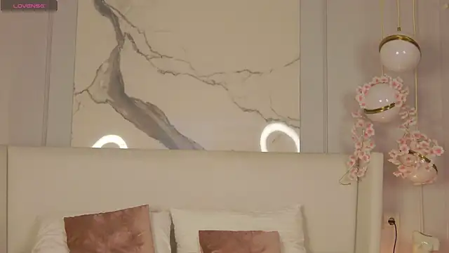 AdoraCortes online show from September 17, 2025, 5:20 am