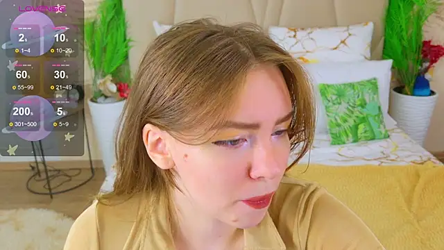 Moon  Bunny online show from September 29, 2025, 4:34 pm