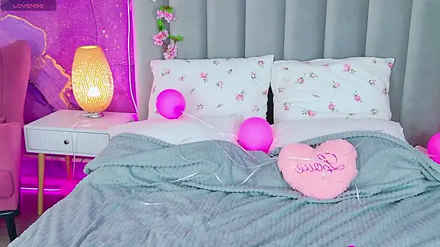 Snapshot of Moon__Bunny chatting on February 14, 2026, 5:46 pm Moon Bunny online show from February 14, 2026, 5:46 pm