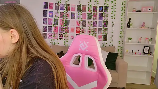 Snapshot of Moon__Bunny chatting on March 11, 2026, 12:54 pm Moon Bunny online show from March 11, 2026, 12:54 pm