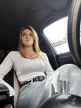 YOOUR EVAA online show from February 22, 2026, 8:17 am