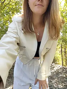 YOOUR EVAA online show from September 14, 2025, 6:03 am