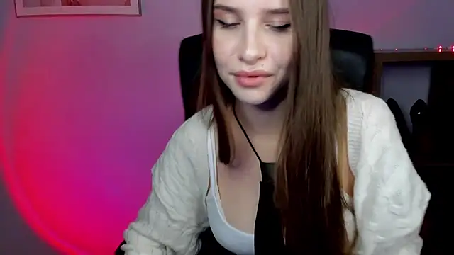 LuxMaya online show from June 16, 2026, 6:46 am