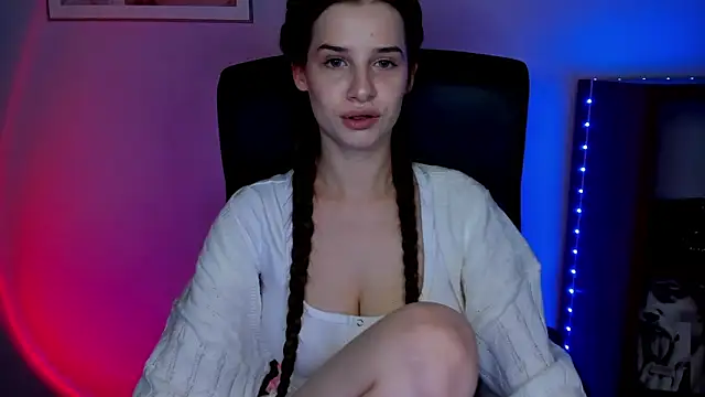 LuxMaya online show from February 25, 2026, 7:30 am