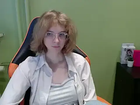 juicyPenny online show from December 5, 2025, 9:52 am