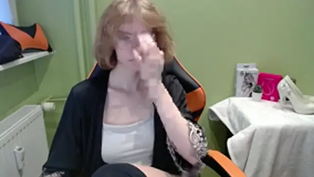 juicyPenny online show from November 20, 2025, 7:31 am