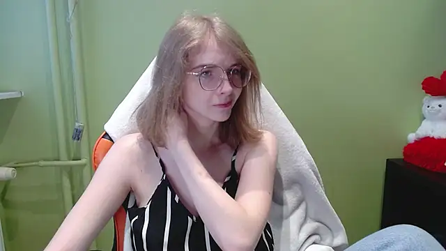 juicyPenny online show from February 24, 2026, 7:20 am