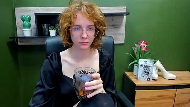 juicyPenny online show from September 25, 2025, 6:30 am