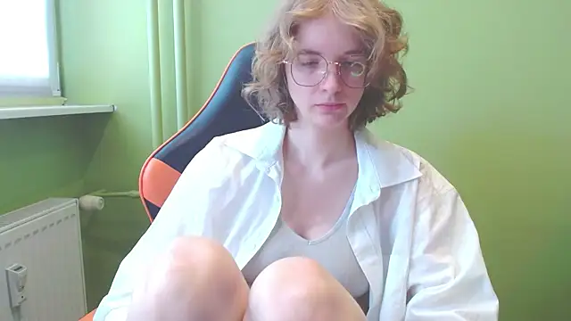 juicyPenny online show from May 5, 2026, 6:27 am