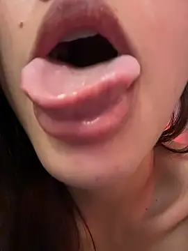 cherrycuteasian online show from June 4, 2026, 11:37 am