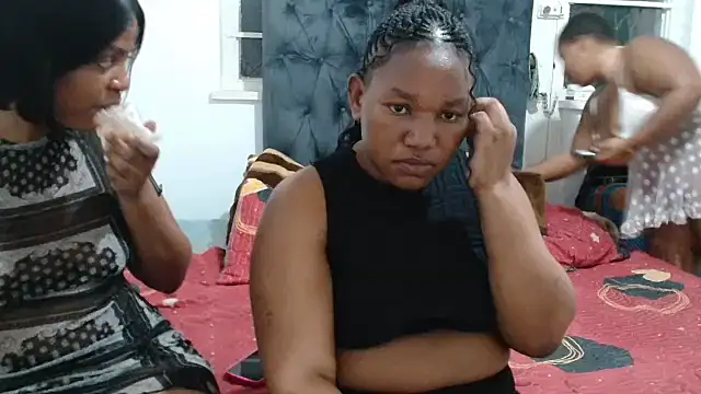 Snapshot of Mia-CharmsX chatting on October 7, 2025, 7:04 pm Mia-CharmsX online show from October 7, 2025, 7:04 pm