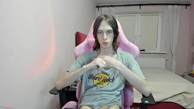 eleganc3 online show from October 23, 2025, 6:06 pm