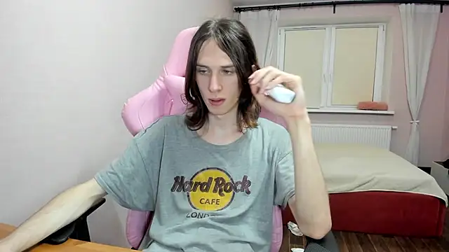 eleganc3 online show from September 10, 2025, 9:36 pm