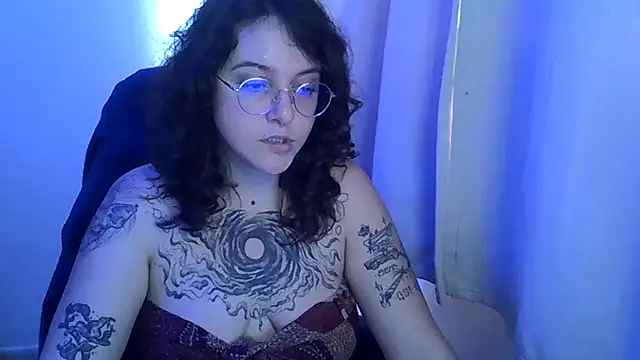 Snapshot of Blue_Liz chatting on October 15, 2025, 6:49 pm Blue Liz online show from October 15, 2025, 6:49 pm