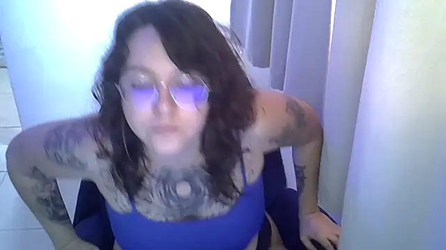 Snapshot of Blue_Liz chatting on October 9, 2025, 5:24 pm Blue Liz online show from October 9, 2025, 5:24 pm