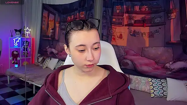 ClaraParks online show from December 14, 2025, 10:26 pm