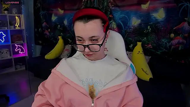 Snapshot of ClaraParks chatting on March 8, 2026, 7:39 pm ClaraParks online show from March 8, 2026, 7:39 pm